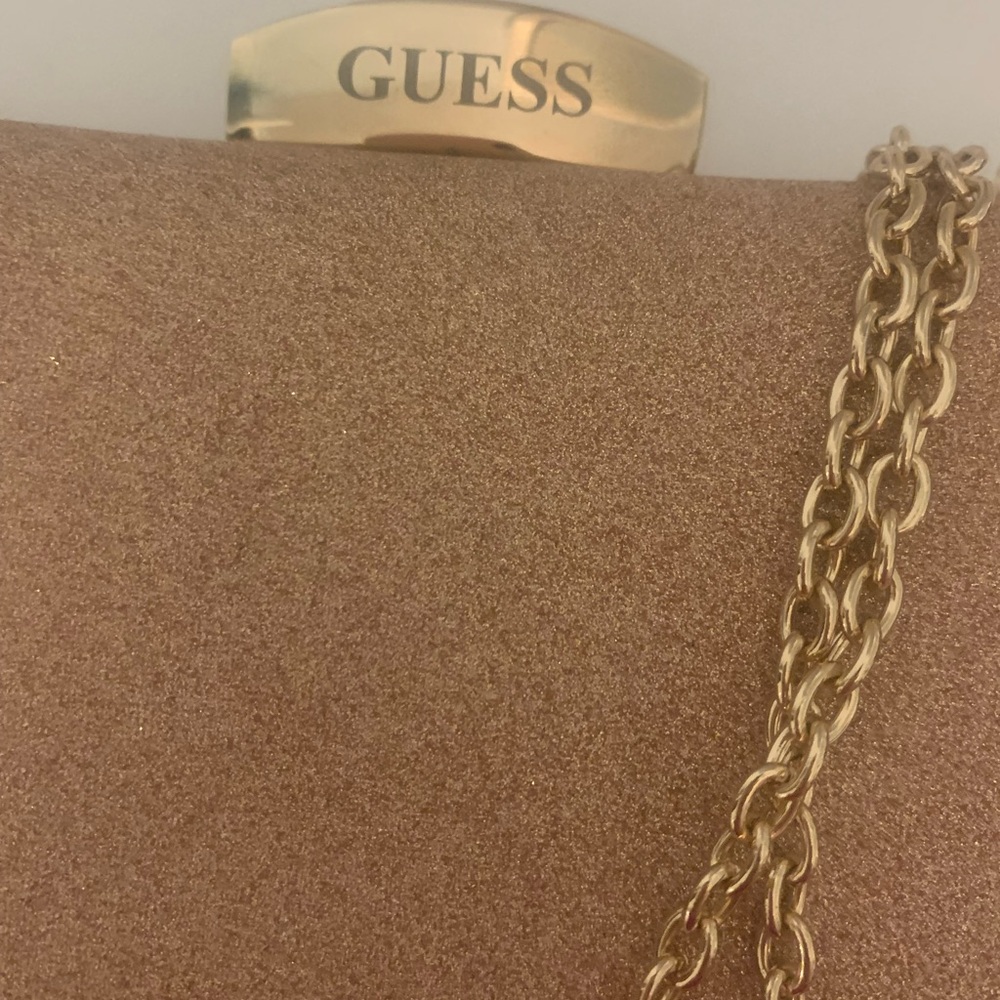 NWOT GUESS ROSE GOLD CLUTCH 🔥🔥🔥🔥 - Picture 2 of 10